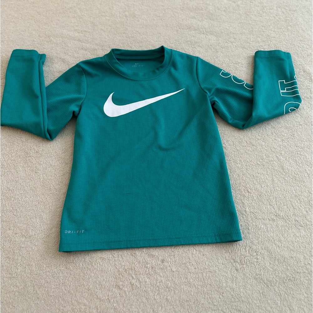 Boys Nike Dri-Fit Long Sleeve Shirt. Size Large. Like New